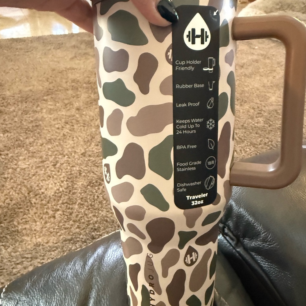 HydroJug Duck Camo 32 oz new releases from Scheels